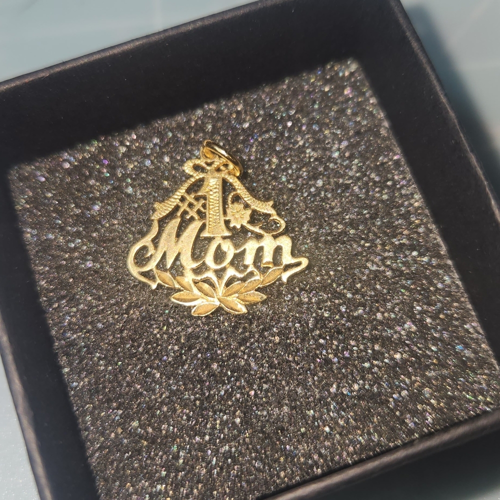Gold 'Mom' Pendant Necklace